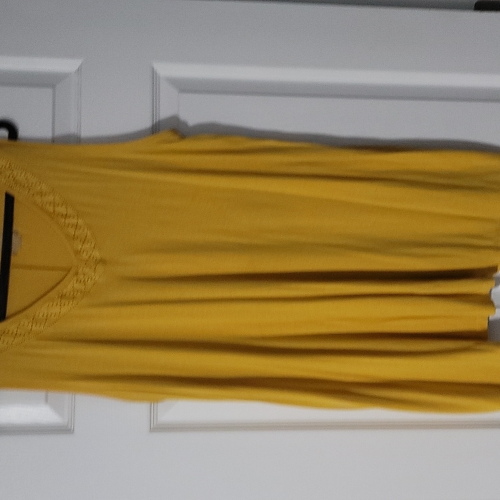 Sleeveless flowy tank